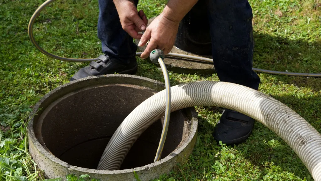 cleaning a septic tank