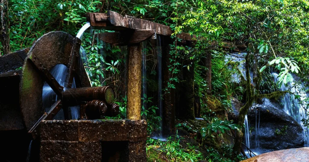 An old-school style hydro wheel in action