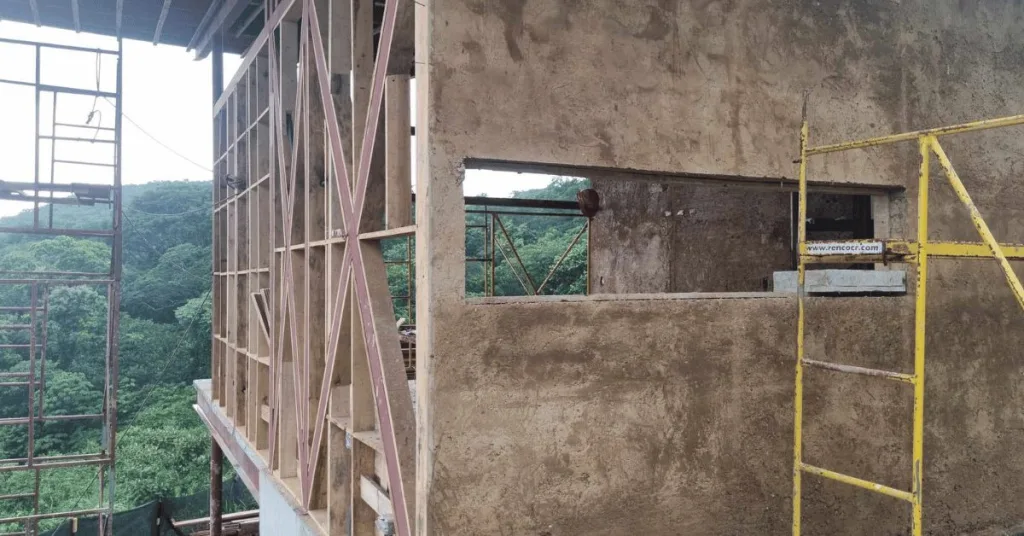 An off-grid building in Costa Rica